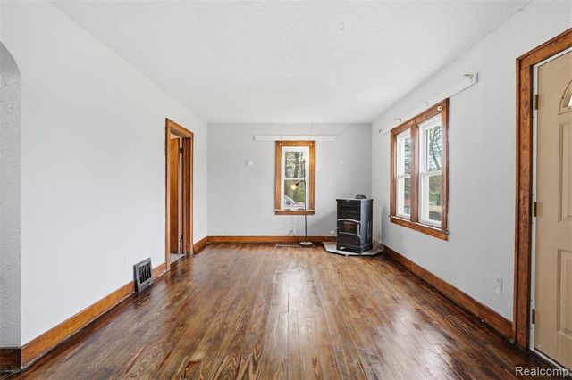 37493 Wabash Street, Romulus, MI 48174