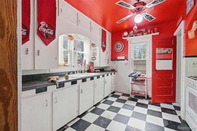 37493 Wabash Street, Romulus, MI 48174