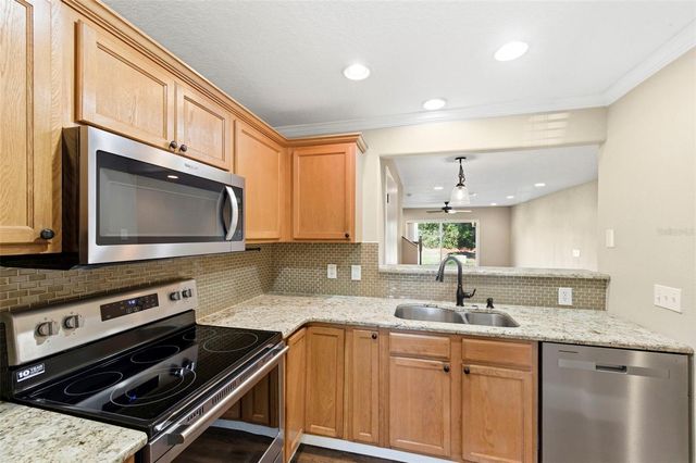 6811 DARTMOUTH HILL STREET, Riverview, FL 33578