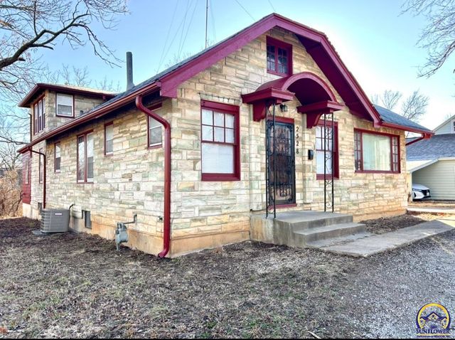 2528 SW Washburn AVE, Topeka, KS 66611
