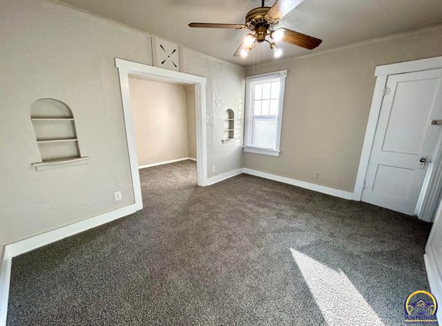 2528 SW Washburn AVE, Topeka, KS 66611