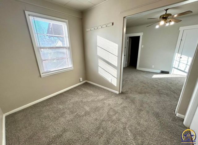 2528 SW Washburn AVE, Topeka, KS 66611