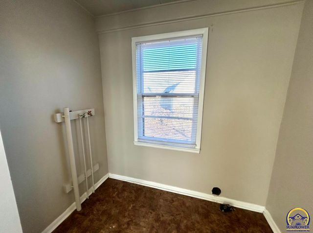 2528 SW Washburn AVE, Topeka, KS 66611