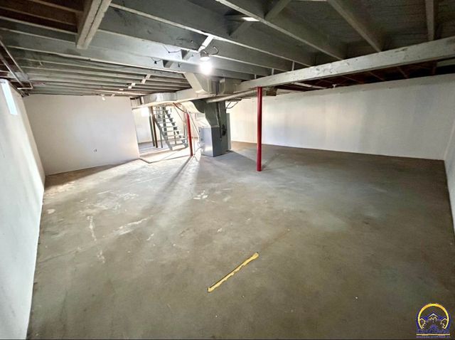 2528 SW Washburn AVE, Topeka, KS 66611