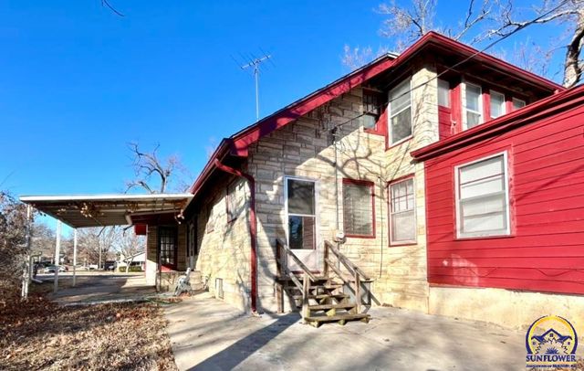 2528 SW Washburn AVE, Topeka, KS 66611