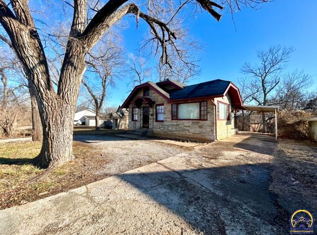 2528 SW Washburn AVE, Topeka, KS 66611