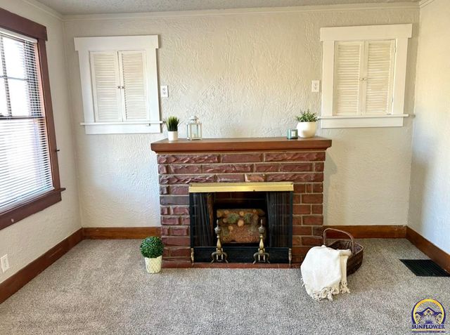 2528 SW Washburn AVE, Topeka, KS 66611