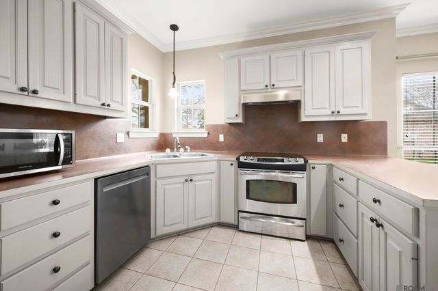 6375 Woodside Dr, Zachary, LA 70791