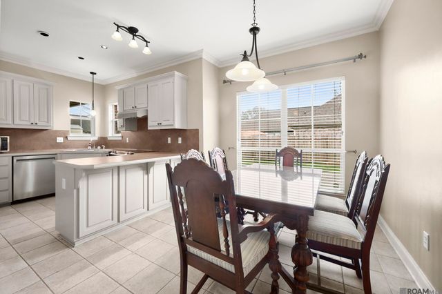 6375 Woodside Dr, Zachary, LA 70791