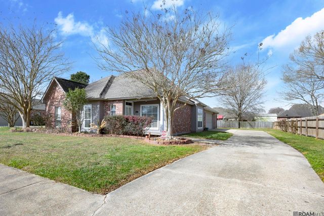 6375 Woodside Dr, Zachary, LA 70791