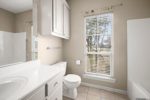 6375 Woodside Dr, Zachary, LA 70791