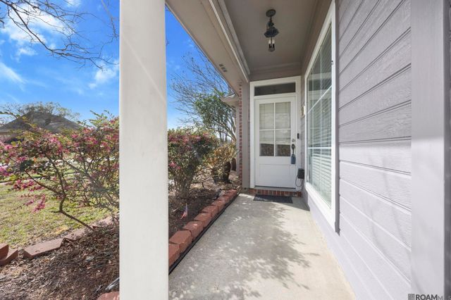 6375 Woodside Dr, Zachary, LA 70791