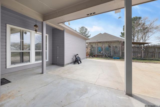 6375 Woodside Dr, Zachary, LA 70791