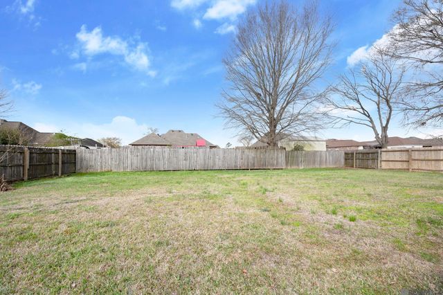 6375 Woodside Dr, Zachary, LA 70791