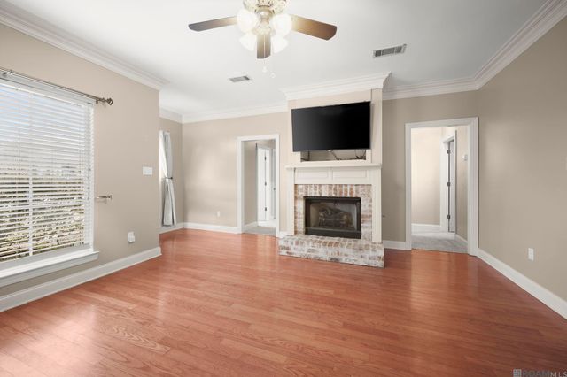 6375 Woodside Dr, Zachary, LA 70791