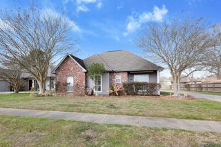 6375 Woodside Dr, Zachary, LA 70791