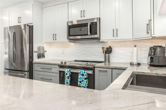 105 ISLAND WAY 142, Clearwater Beach, FL 33767