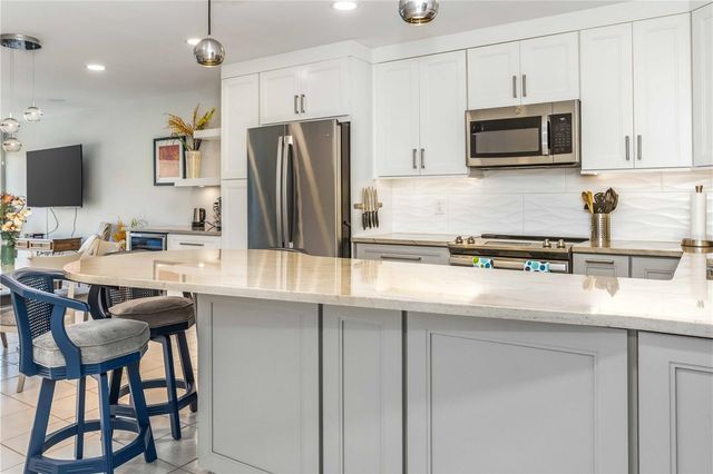 105 ISLAND WAY 142, Clearwater Beach, FL 33767