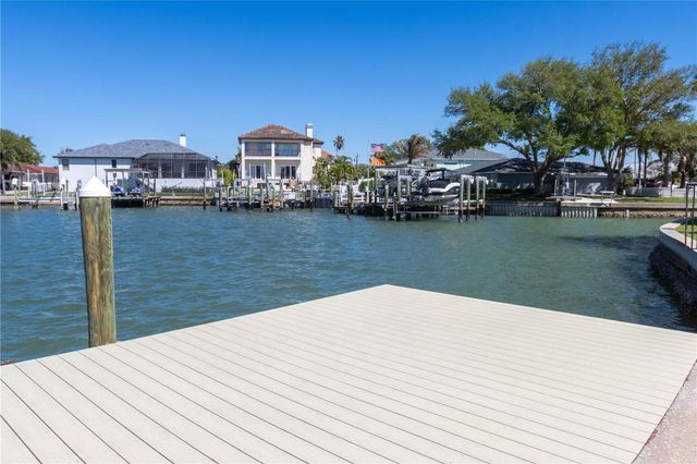 105 ISLAND WAY 142, Clearwater Beach, FL 33767