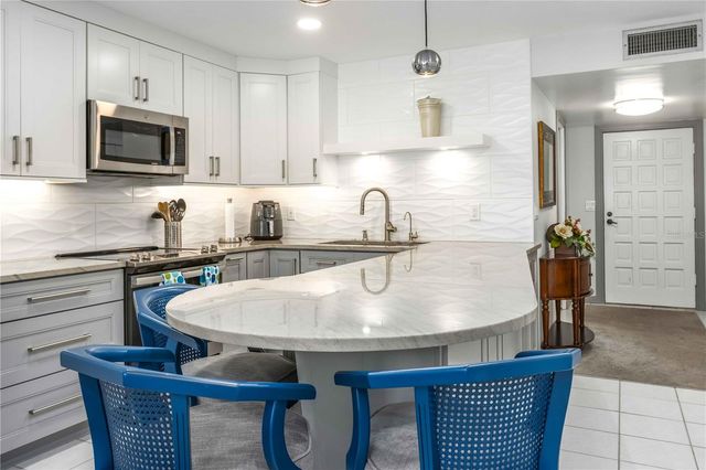 105 ISLAND WAY 142, Clearwater Beach, FL 33767