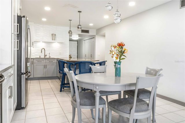 105 ISLAND WAY 142, Clearwater Beach, FL 33767