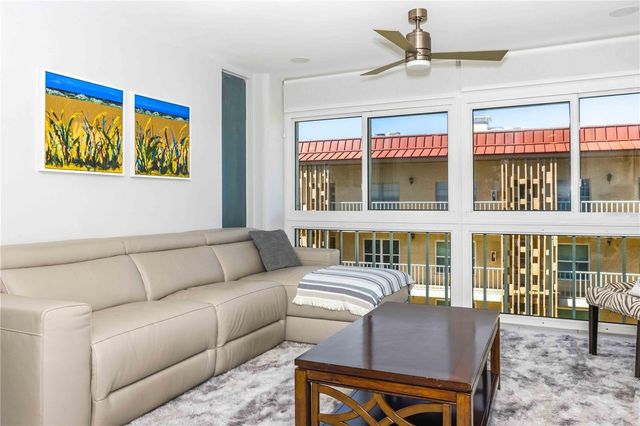 105 ISLAND WAY 142, Clearwater Beach, FL 33767