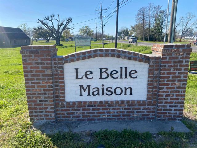 209 Le Belle Maison Drive, Raceland, LA 70394