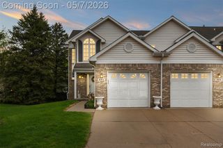 894 Natures Cove Court, Wixom, MI 48393