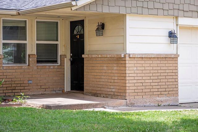 734 W 7th Street, Edmond, OK 73003