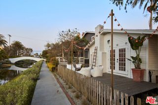 230 Sherman Canal, Venice, CA 90291