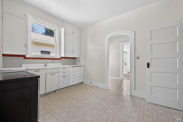 654 Charles St, Santa Rosa, CA 95404