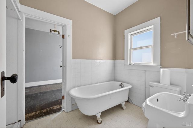 654 Charles St, Santa Rosa, CA 95404