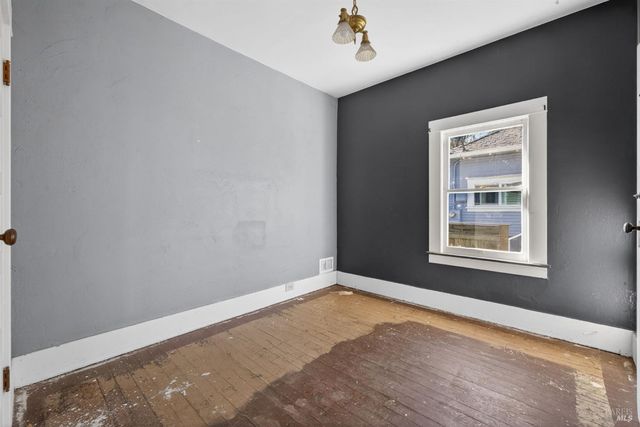 654 Charles St, Santa Rosa, CA 95404