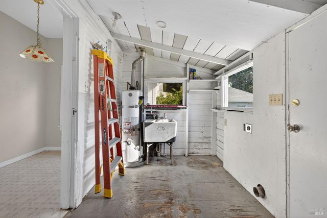 654 Charles St, Santa Rosa, CA 95404