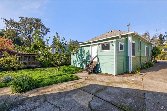 654 Charles St, Santa Rosa, CA 95404