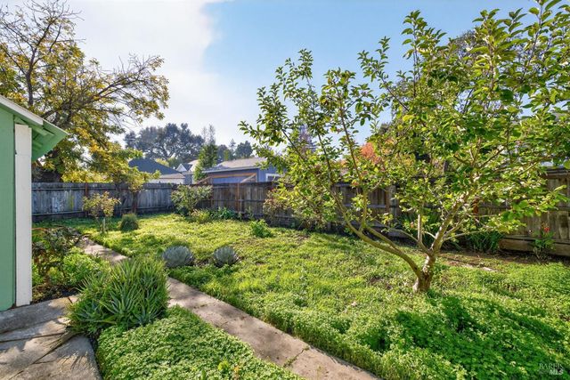 654 Charles St, Santa Rosa, CA 95404