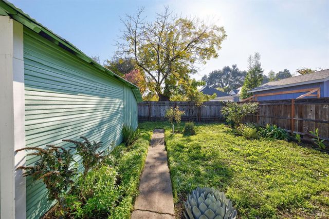 654 Charles St, Santa Rosa, CA 95404