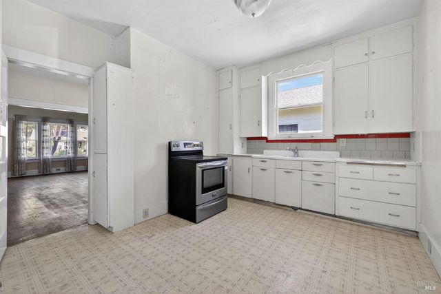 654 Charles St, Santa Rosa, CA 95404