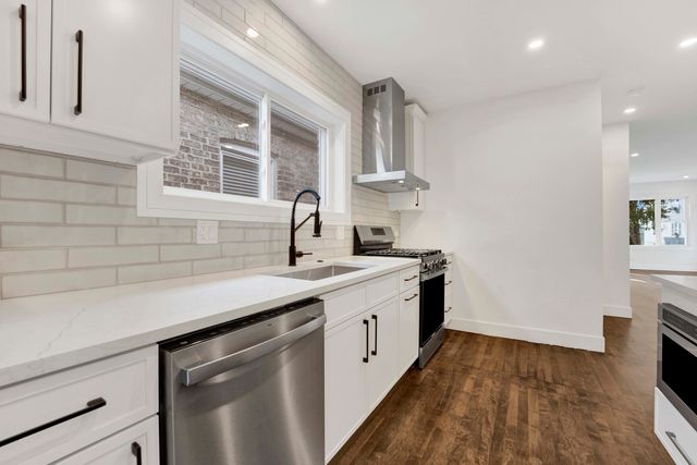 5844 W Leland Avenue, Chicago, IL 60630