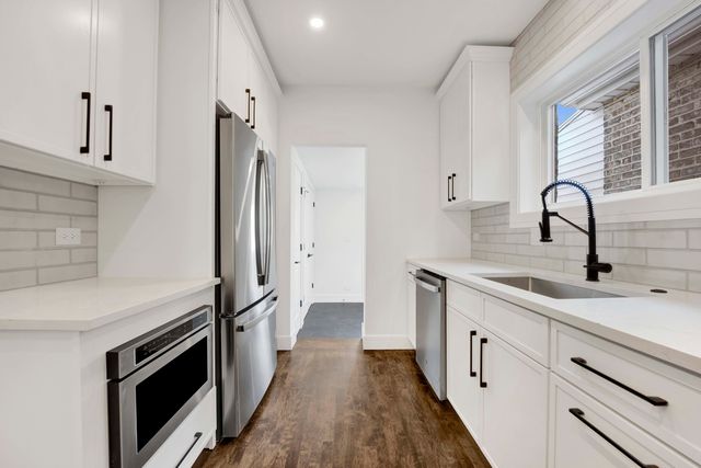 5844 W Leland Avenue, Chicago, IL 60630