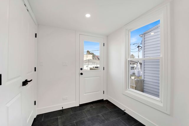 5844 W Leland Avenue, Chicago, IL 60630