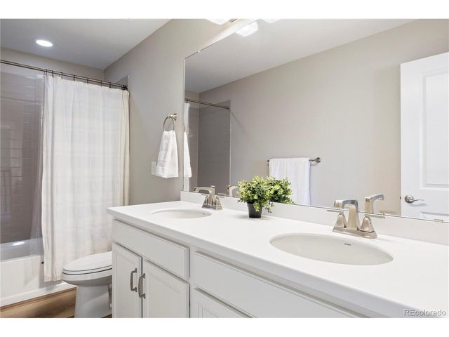 6652 S Biloxi Way, Aurora, CO 80016