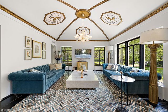 1771 BALMORAL Drive, Detroit, MI 48203