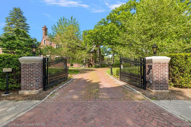 1771 BALMORAL Drive, Detroit, MI 48203