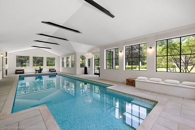 1771 BALMORAL Drive, Detroit, MI 48203