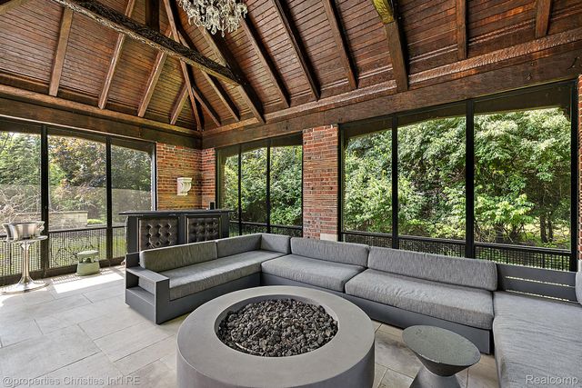 1771 BALMORAL Drive, Detroit, MI 48203