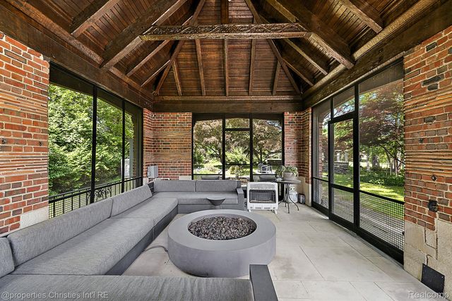 1771 BALMORAL Drive, Detroit, MI 48203