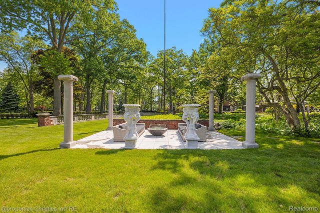 1771 BALMORAL Drive, Detroit, MI 48203