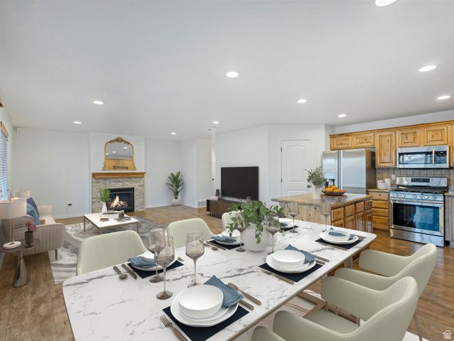 687 E ORCHARD VISTA CT, Midvale, UT 84047