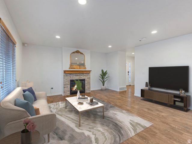 687 E ORCHARD VISTA CT, Midvale, UT 84047